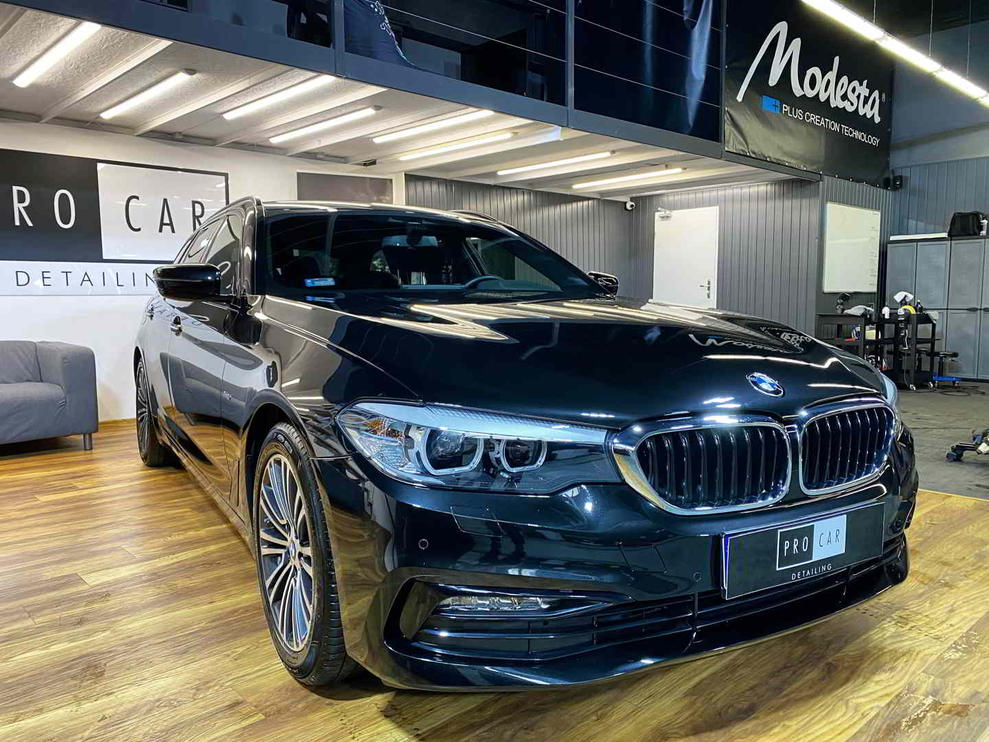 BMW M5 - zdecydowanie ładniejszy po aplikacji naszego pakietu detailingowego 1